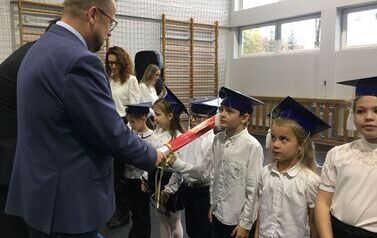 Ślubowanie uczni&oacute;w klas pierwszych - 2026/2027 15
