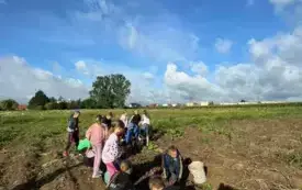 Klasy trzecie poznają pracę rolnika 8