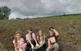 Klasy trzecie poznają pracę rolnika 10
