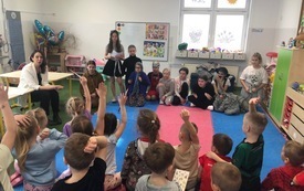 Na przedszkolnej scenie 7