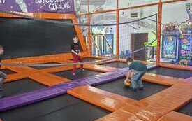 W parku trampolin 1