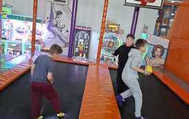 W parku trampolin 3
