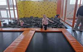 W parku trampolin 6