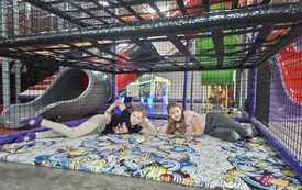 W parku trampolin 11