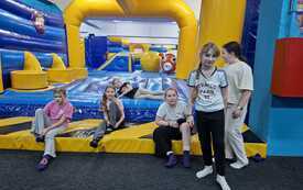 W parku trampolin 13