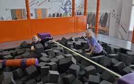 W parku trampolin 15