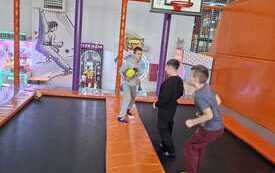 W parku trampolin 18
