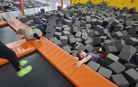 W parku trampolin 19