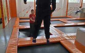 W parku trampolin 24