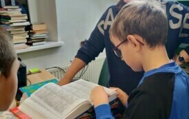 Lekcja biblioteczna w 2 b 1