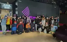 Wyjazd klas piątych do kina i do kręgielni 1