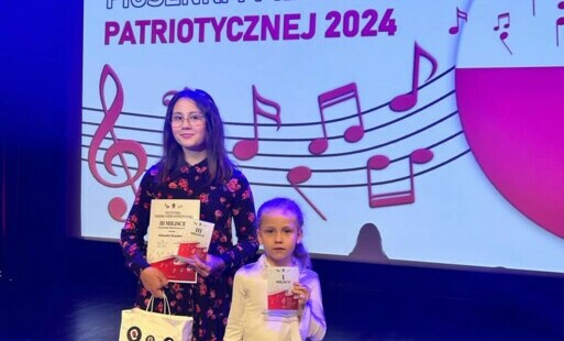Zdjęcie do Sukces uczennic na XVII Festiwalu Piosenki i Pieśni Patriotycznej w Ełku