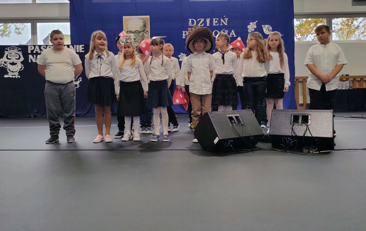 Zdjęcie do Dzień Patrona i Ślubowanie klas pierwszych