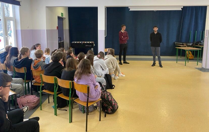 Zdjęcie do Goście z Hiszpanii odwiedzili naszą szkołę