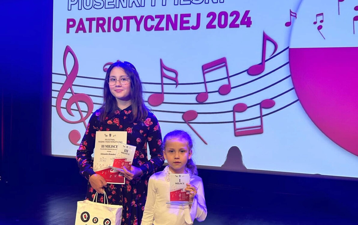 Zdjęcie do Sukces uczennic na XVII Festiwalu Piosenki i Pieśni Patriotycznej w Ełku