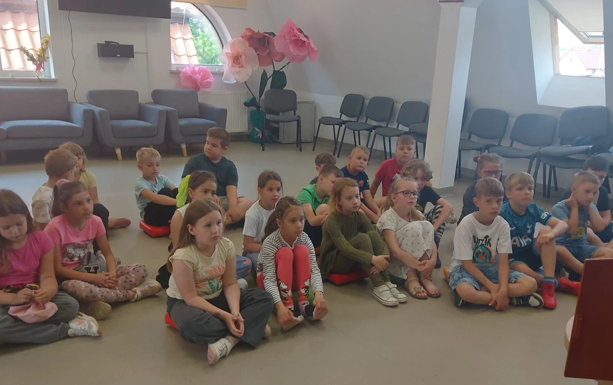 Zdjęcie do Klasa 1 a w Bibliotece Gminnej w Nowej Wsi Ełckiej