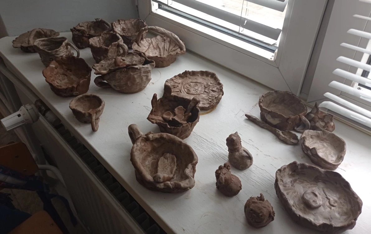 Zdjęcie do Warsztaty ceramiczne w klasie 1 a