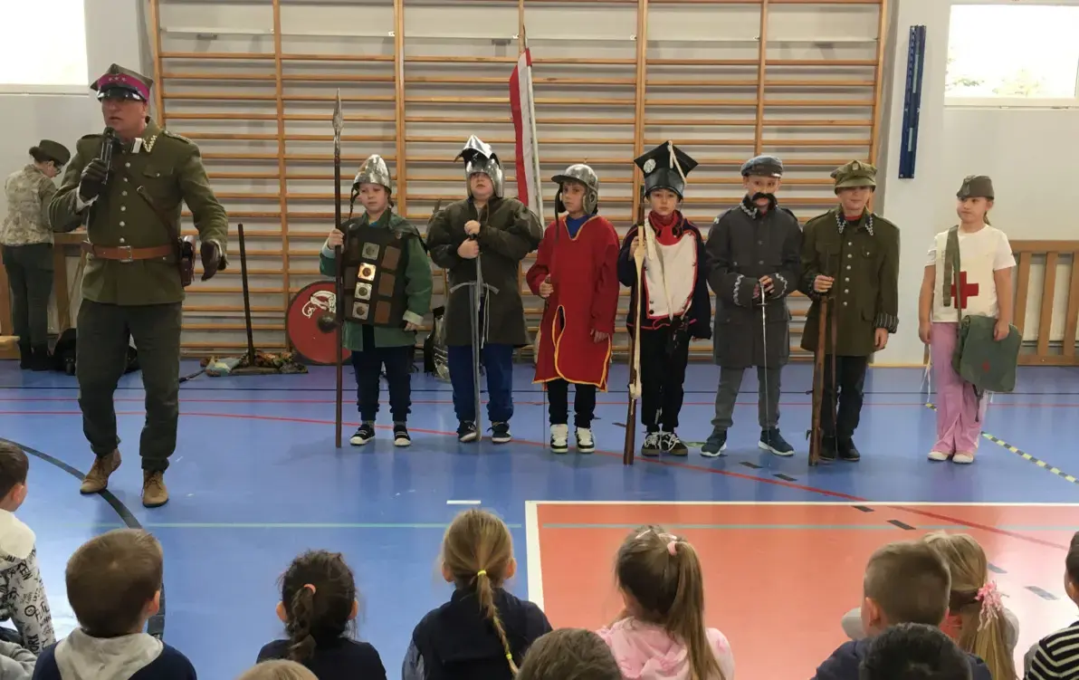 Zdjęcie do "Żołnierze polscy na przestrzeni wiek&oacute;w" - żywa lekcja historii