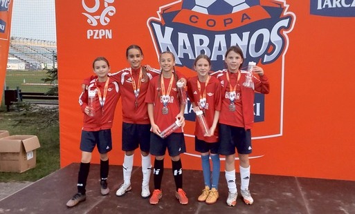 piłkarki na podium
